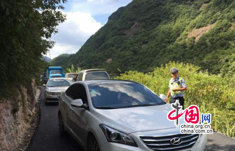 江西三清山交警为金砖国家峰会织牢交通和平防护网