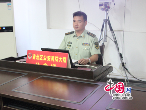 通过教室接头让官兵们环抱讲课主题纷纷泛论了本身的观点和看法