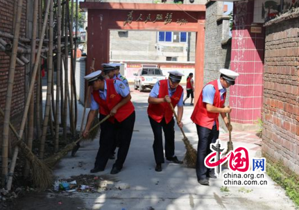 泰和县交警进社区开展志愿办事运动