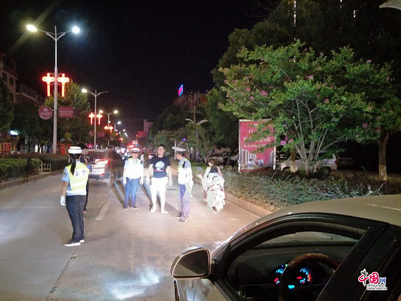 同时邀请了万年县广播电视台记者全程直播报道