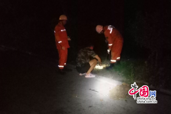 一槽罐车发生泄露 鄱阳消防求助处理赏罚