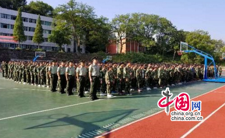 永新消防组织对第二中学2017届高一新生开展军训任务
