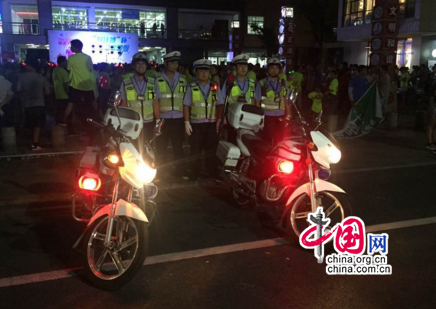 乐平交警多办法保卫“七夕”夜交通和平